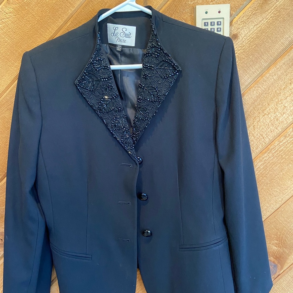 Le Suit Women's Elegant Black Blazer with Beaded Collar